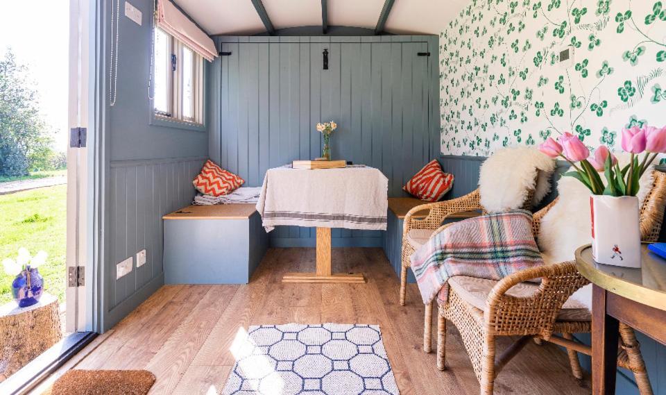Old King William Shepherd Huts And Private Hot Tubs In North Norfolk Hunworth Exteriér fotografie
