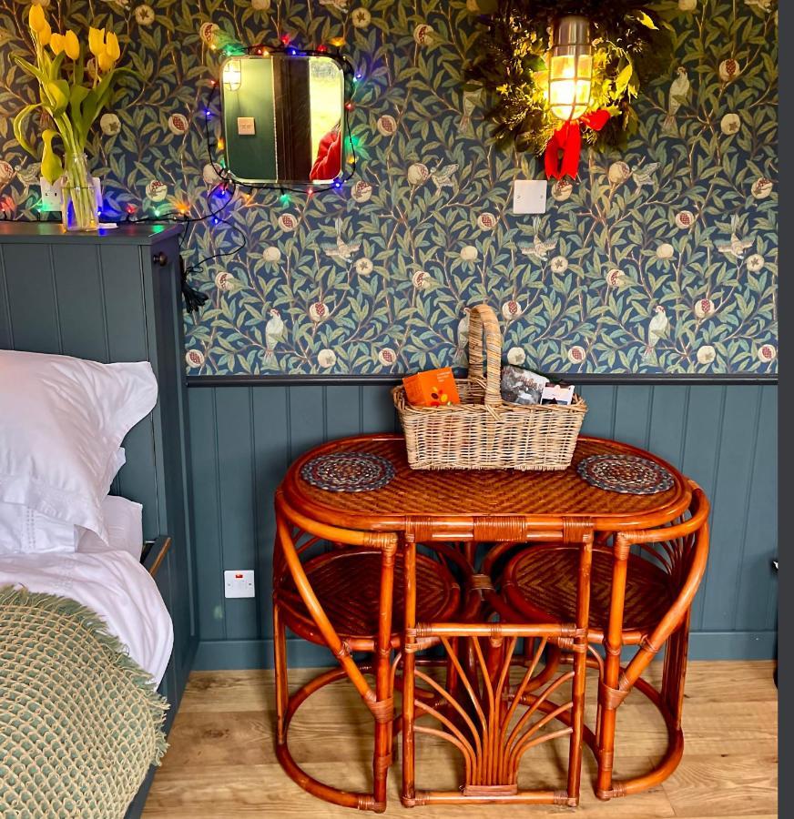 Old King William Shepherd Huts And Private Hot Tubs In North Norfolk Hunworth Exteriér fotografie