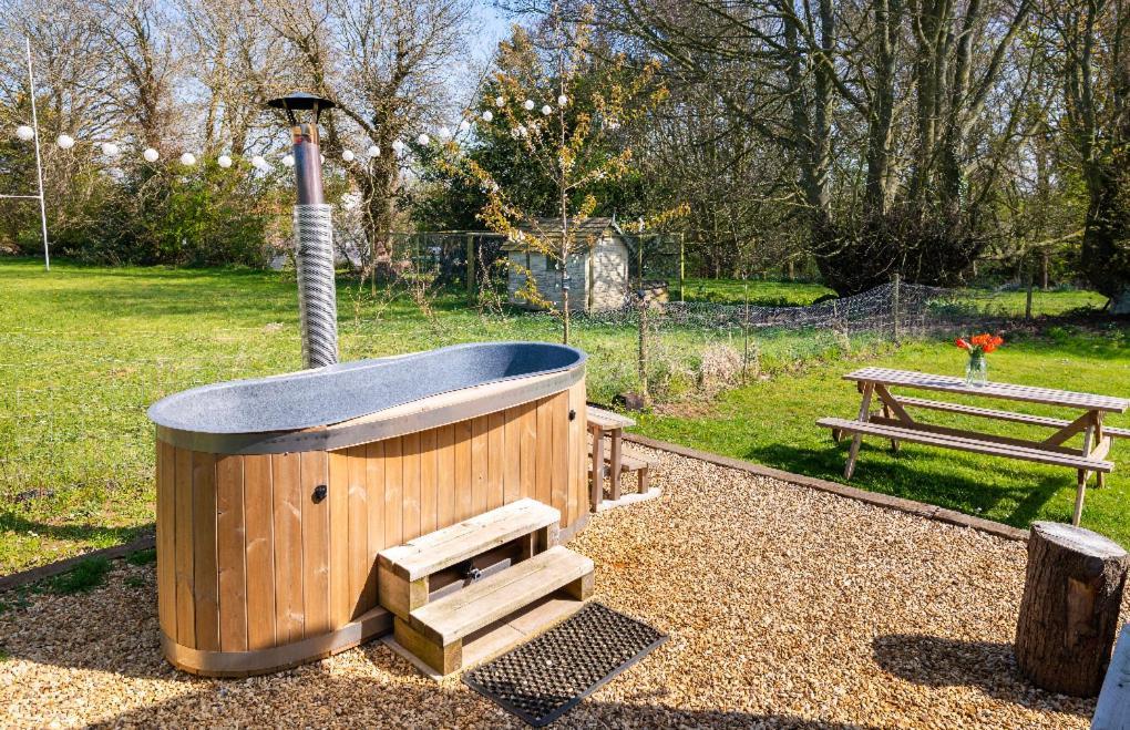 Old King William Shepherd Huts And Private Hot Tubs In North Norfolk Hunworth Exteriér fotografie